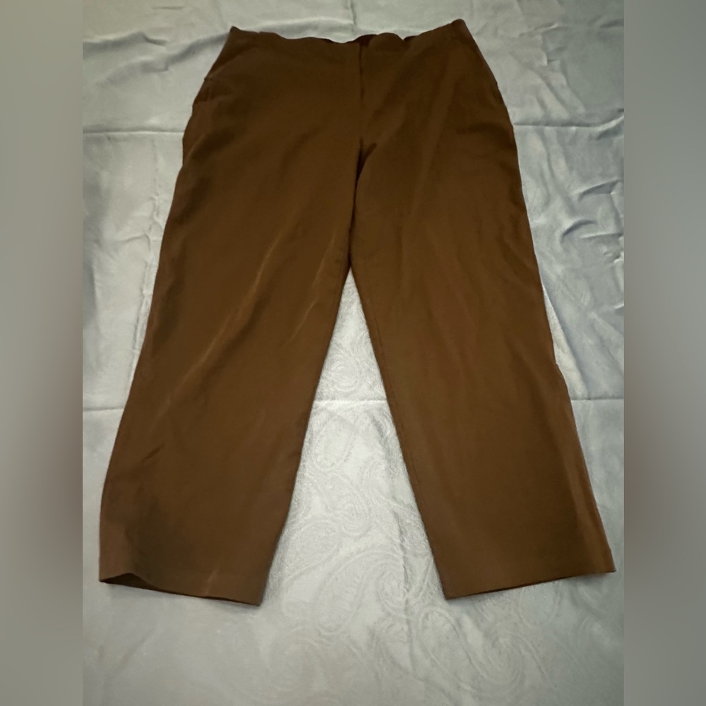 Lululemon black capri slacks